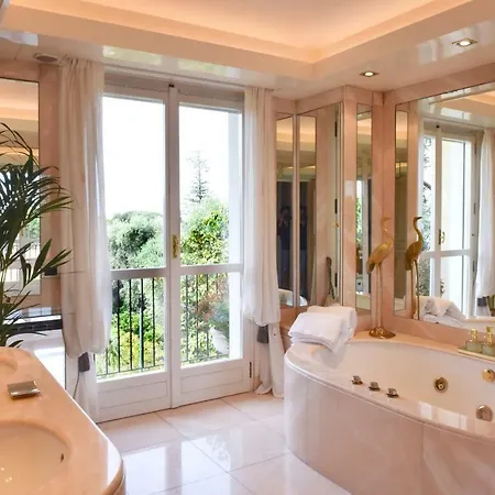 Гостевой дом La Via Romana Boutique 4*