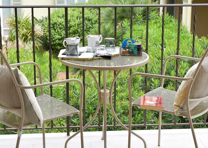 Πανσιόν La Via Romana Boutique 4*